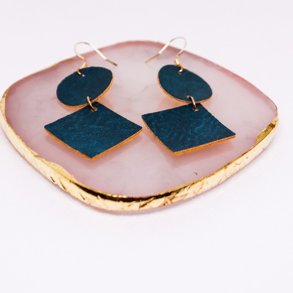 #007 green lather earrings - Picture 1 of 2